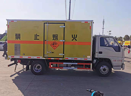 寿县爆破器材运输车技术升级与安全合规新趋势